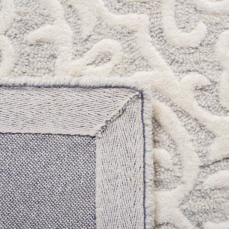 Aude Damask Handmade Tufted Wool Area Rug in White, Rectangle 5' x 8'