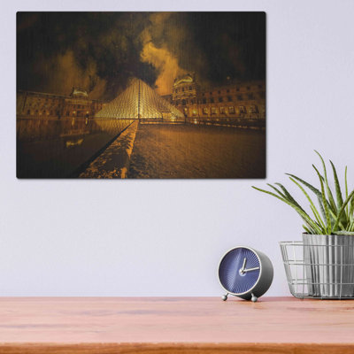 "La pyramide de Lourve" par Sebastien Lory