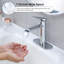 Robinet de lavabo de salle de bain à fixation sur comptoir à simple trou avec bonde escamotable et plaque de pont-128615071