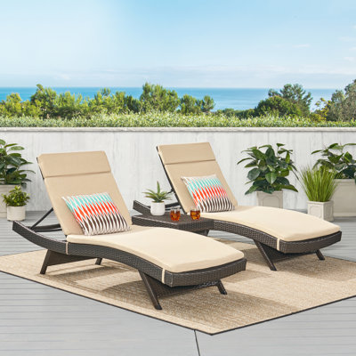 Ensemble de chaises longues inclinables 79,25 po avec coussins et table Brezza