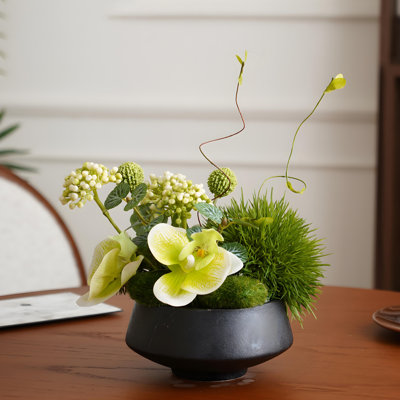 Ornements de fleurs simulées