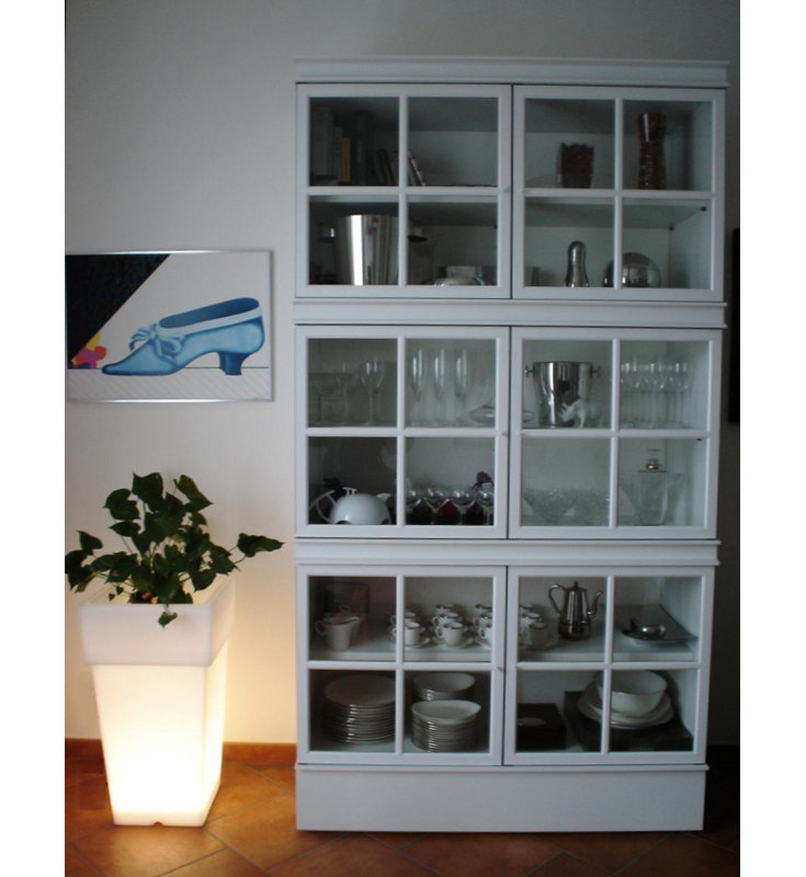 Torre Planter, 28" H x 15" W x 15" D