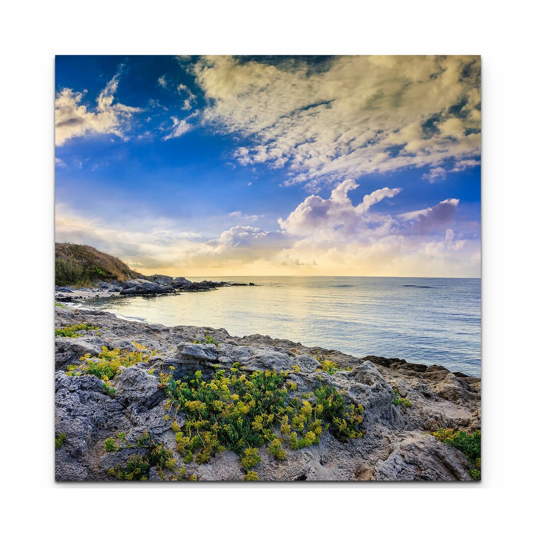 Leinwandbild Steiniger Strand am Abend