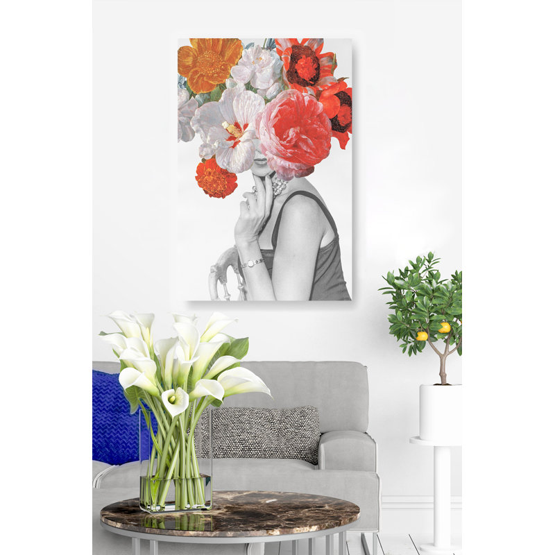 Figurine féminine II, collage abstrait, fleurs, jaune, rouge, bleu, noir et blanc, H 16 po x l 24 po x P 1,5 po