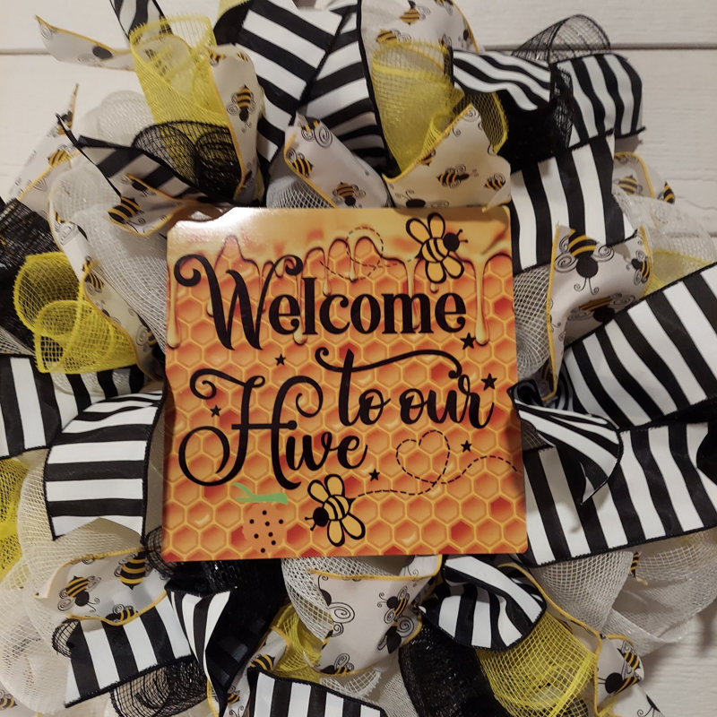 Welcome to Our Hive Bee - couronne décorative en maille 22 po