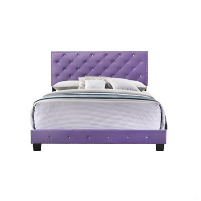 Lit transitionnel avec support robuste, idéal pour divers styles de décoration et offrant une installation rapide pour une expérience de sommeil confortable et durable.