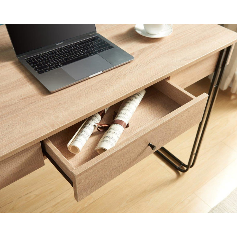 Bureau d'ordinateur brun et noir avec pieds en métal, port de charge et bureau d'écriture à un tiroir, spacieux pour port de bureau, pieds en noir, durabilité de travail