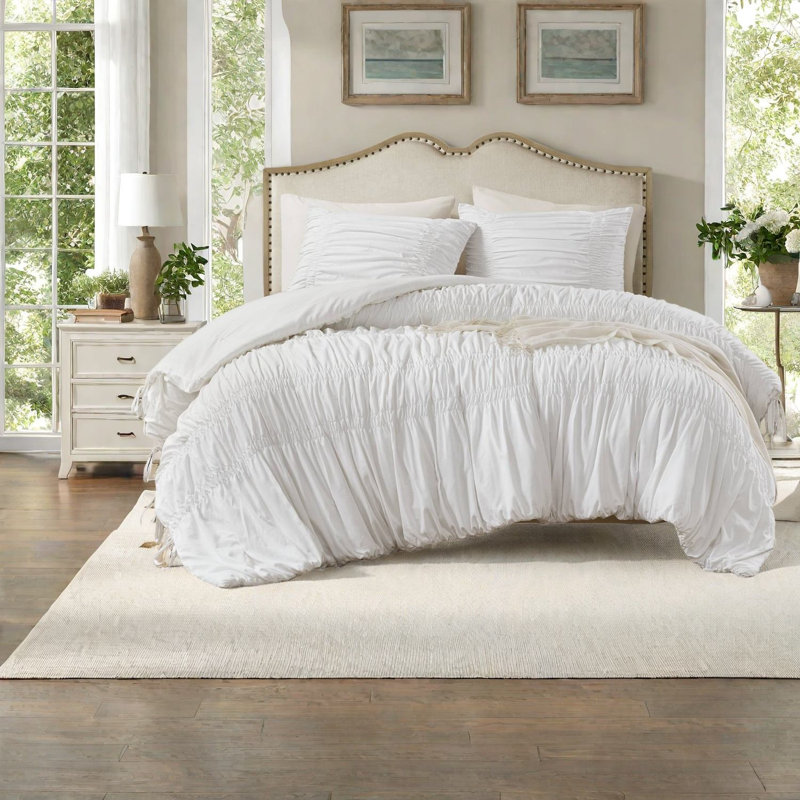 Ultra-soft White Bedding Set, Microfiber Comforter With Romantic Design For Year-round Use