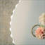 Ensemble de tables basses rondes festonnées blanches