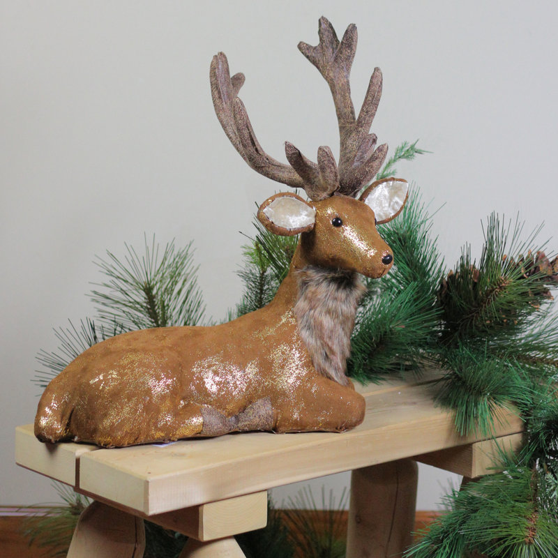 Figurine de Noël en forme de renne allongé brun et doré 16,5 "