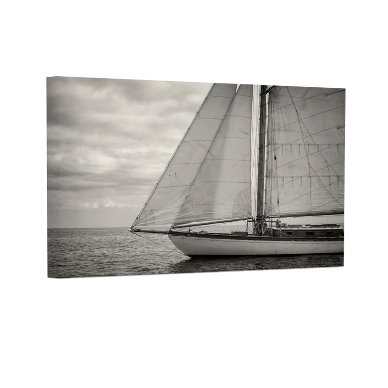Voilier tendance sur mer calme avec ciel nuageux, H 24 po x l 36 po