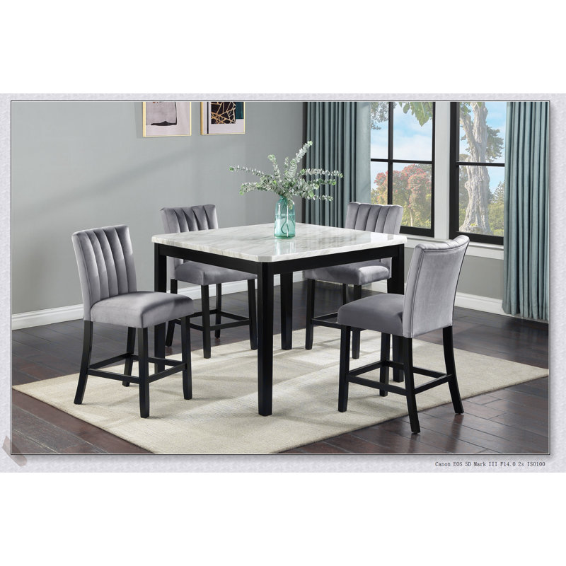Ensemble de salle à manger 5 pièces à hauteur de comptoir contemporain avec plateau en faux marbre et chaises rembourrées noires, structure en bois massif, idéal pour les cuisines et les salles à manger modernes