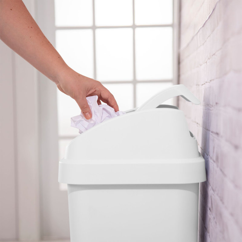 Poubelle de cuisine à couvercle pivotant 13 gallons Sterilite, blanc (paquet de 8)