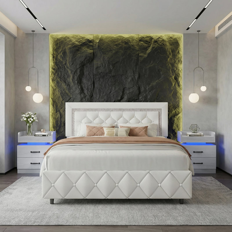 Ensemble de chambre à coucher 3 pièces, avec lit plateforme capitonné en similicuir et table de chevet DEL, Blanc, Grand