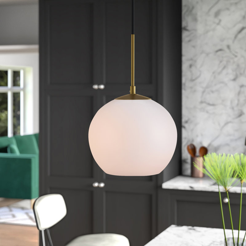 Luminaire suspendu sphérique simple à 1 lumière Snead, Laiton, Blanc givré, H 68 po x l 7,9 po x P 7,9 po