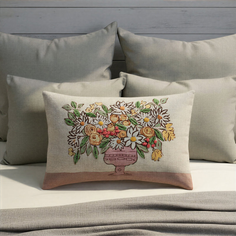 Coussin lombaire brodé en lin avec fleurs et pompons