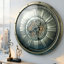 Horloge murale avec engrenages en mouvement de The GEARS