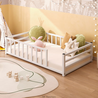 Lit simple pour tout-petits Montessori avec rails et porte, plateforme en métal à profil bas pour enfants de 2 à 5 ans, blanc