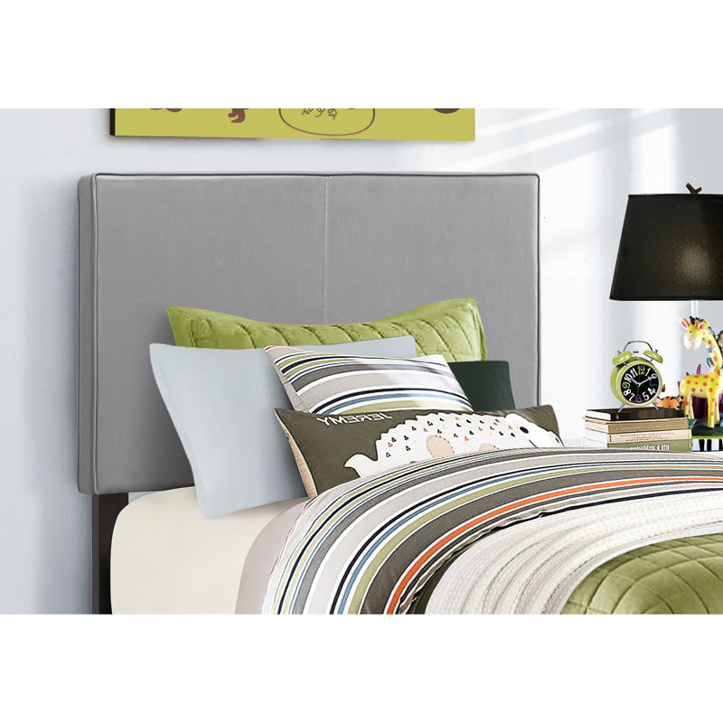 Le lit simple revêtu de similicuir gris rembourré ajoute de l'élégance au lit en similicuir pour un environnement de chambre à coucher tranquille