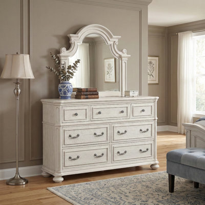 Commode de chambre à coucher 7 tiroirs avec miroir Bowersville, blanc antique