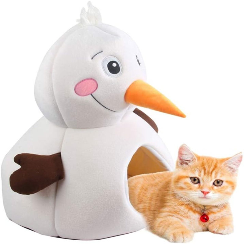 Arbre enneigé pour chat avec bonhomme de neige