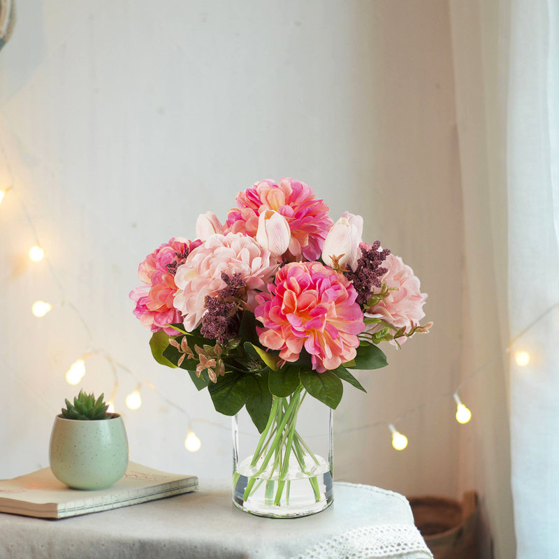 Arrangements floraux mixtes dans un vase, Rose