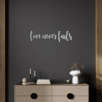 «Love Never Fails», art mural