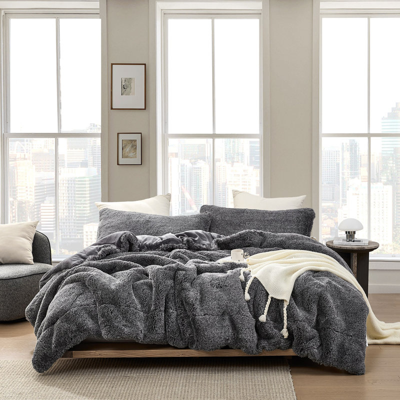 Ensemble d'édredon surdimensionné en fausse fourrure Comun, Sel noir, Édredon pour très grand lit + 2 taies décorativ