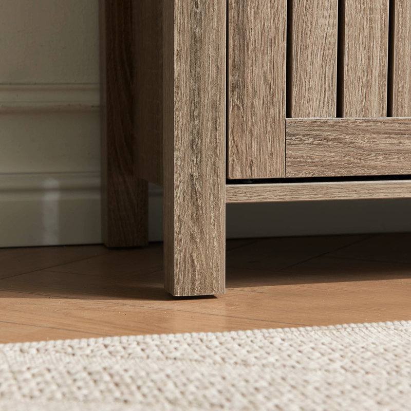 Armoire à chaussures à deux portes en taupe foncé, 4 tablettes, style ventilé à lattes, armoire d'entrée en métal taupe, tablettes, portes,