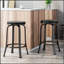 Tabouret de comptoir pivotant avec réglage de la hauteur du vérin à gaz et siège capitonné à losanges pour le confort et la stabilité dans les décors modernes de la maison ou de la cuisine