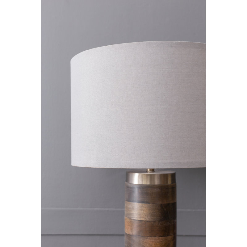 Lampe de table brossée 16 x 16 x 23,5 po (assemblage de l'abat-jour requis)