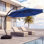 Parasol en porte-à-faux en aluminium Kristy avec base incluse