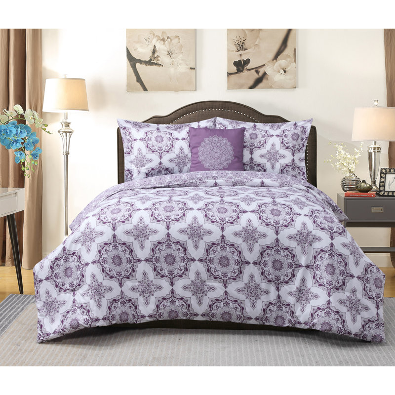 Braselton Geometric Shapes Comforter, King Comforter + 2 Shams + 1 Throw Pillow