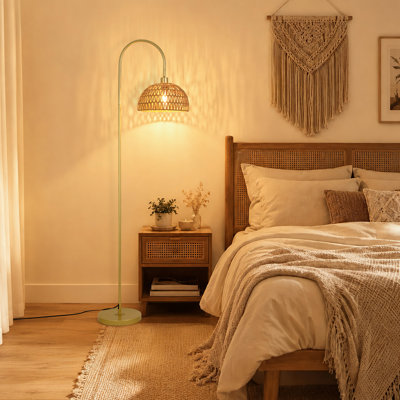Lampe sur pied en rotin arqué 62 po Aarzo