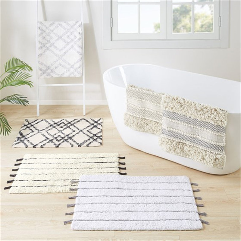 Tapis de bain tissé à rayures texturées 22 po x 58 po