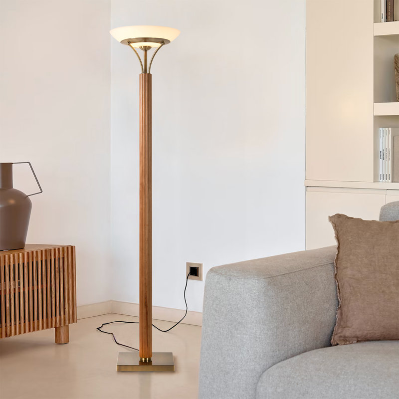 Lampe sur pied Tambo Torchiere - Finition bois, laiton vieilli, gradateur, Bois de frêne naturel