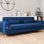 Canapé Abbottstown en velours bleu rétro avec décor en acier inoxydable - Rehausse l'ambiance de la pièce et orne 3 coussins modernes pour la vie et le bureau, espace de confort