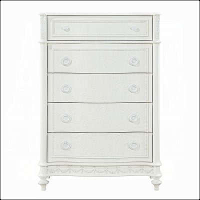 Commode ivoire à 5 tiroirs avec détails floraux en relief et bordure en ruban, parfaite pour le rangement organisé et l'élégant décor de chambre.