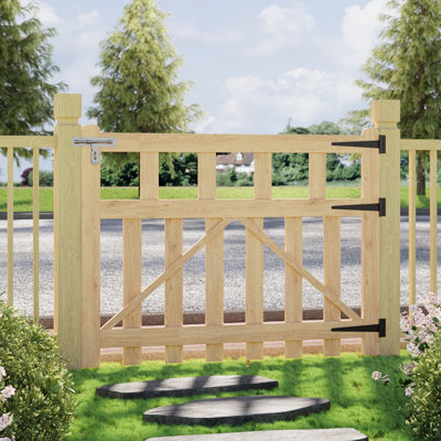 Chesnut Gate Fencing with 1 Panel(s) Included