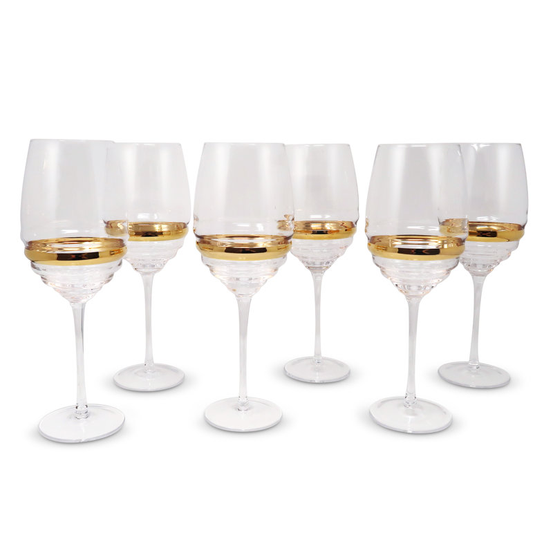 Verres à vin à conception linéaire