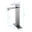 Robinet de salle de bain avec jet d'eau et lavabo en acier inoxydable pour un fonctionnement en douceur-128724051