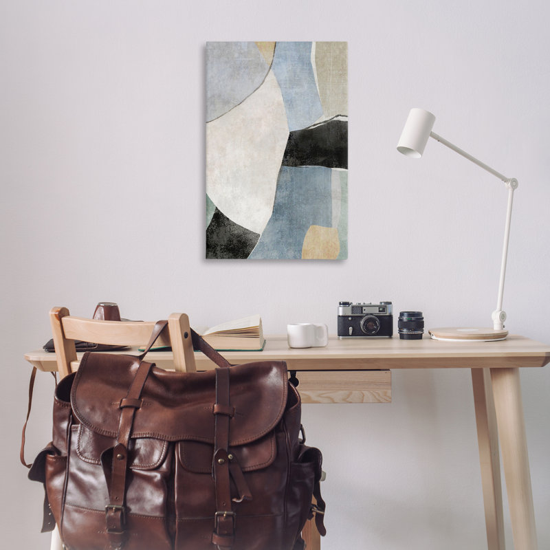 «Cutout Shapes Composition» par Suzanne Nicoll, H 36 po x l 24 po