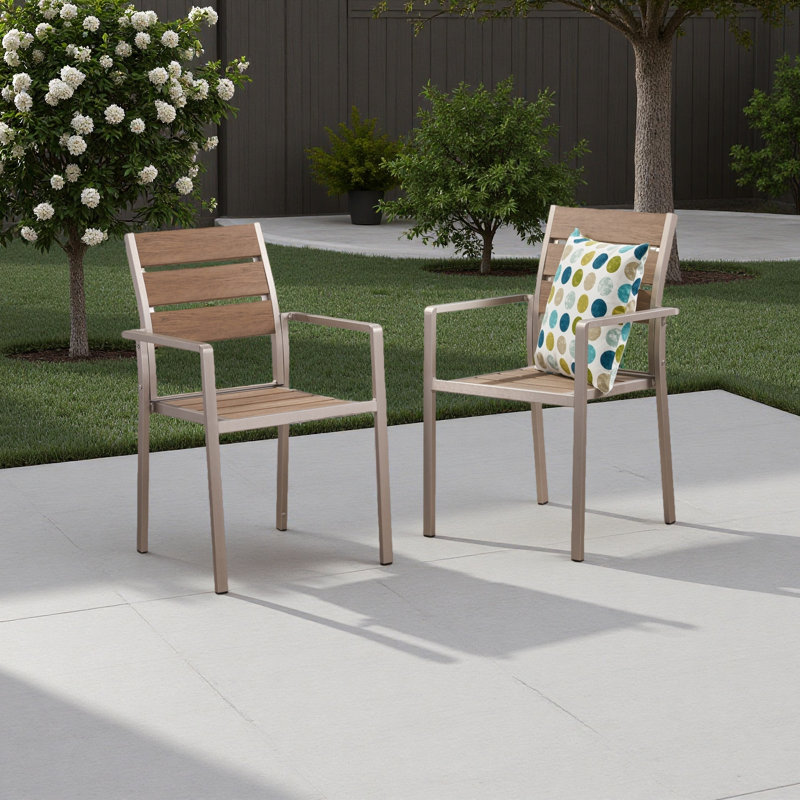 Chaise de salle à manger d'extérieur moderne en aluminium avec siège en faux bois (ensemble de 2), Naturel / Argenté