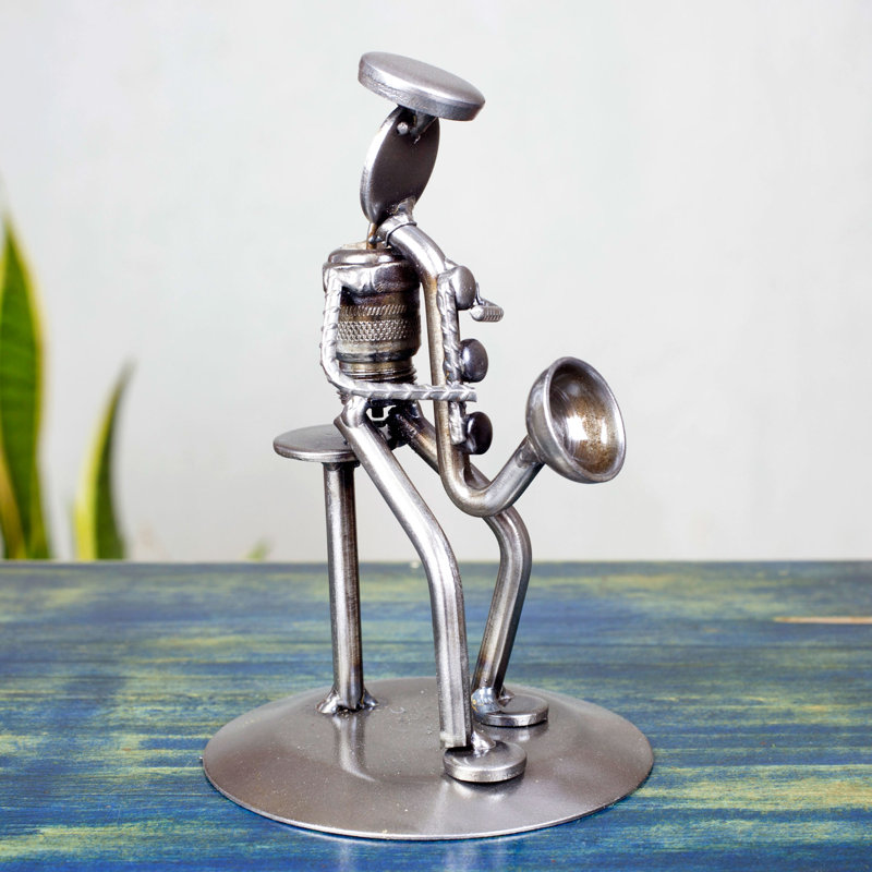 Sculpture de saxophoniste Taybah