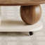 Une table basse mobile de style moyen-962950359