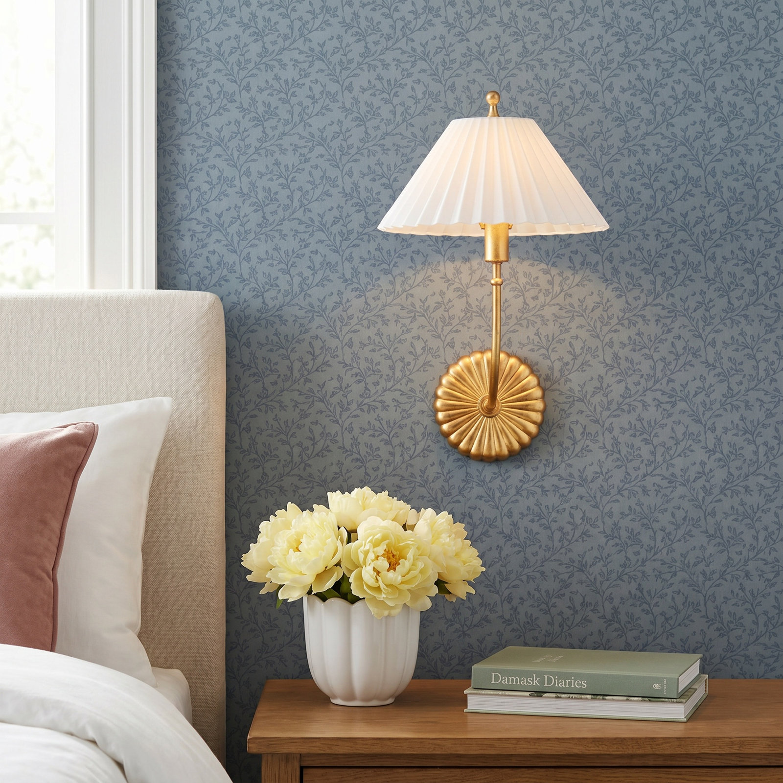 Gazania Single Light Glass Dimmable Wallchieres