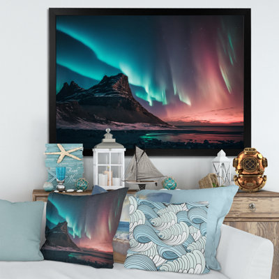 «Northern Lights Reflection On The Water VI», reproduction sur toile