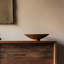 Table d'appoint en bois massif.