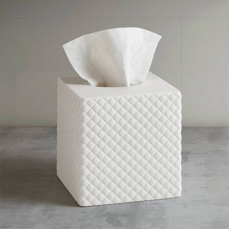 Ensemble de taille unique Toriann, blanc avec un élégant motif en losange et une protection antimicrobienne fuze pour une utilisation hygiénique