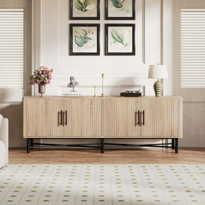 Élégante armoire de télévision à 4 portes avec réglages de tablettes réglables et acheminement des câbles bien rangé, aspect naturel, l 66 po x P 18 po H 23 po, rehausse l'esthétique de la maison, 2 tablettes de rangement personnalisables, agencement de couleurs,
